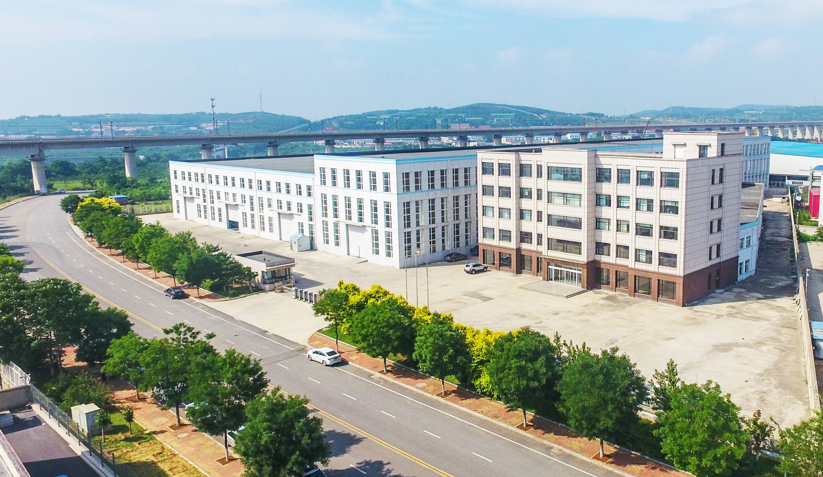 實業(yè)興邦，智造美(měi)好(hǎo)